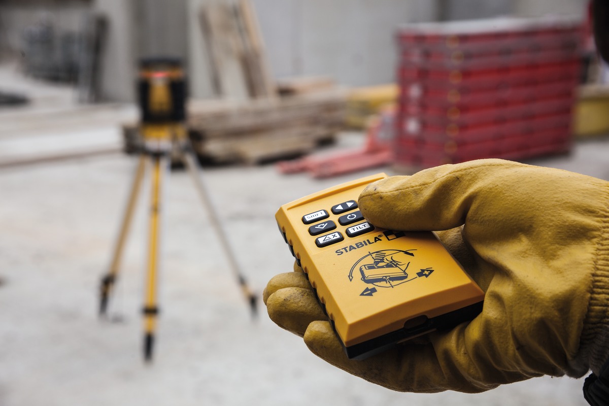 STABILA Rotationslaser LAR 350, 7-teil. Set, selbstnivellierend, manuelle 2-Achsen-Neigung, motorgesteuert, Fernbedienung mit Bewegungssteuerung, wasser- und staubdicht nach IP 65, inkl. Receiver