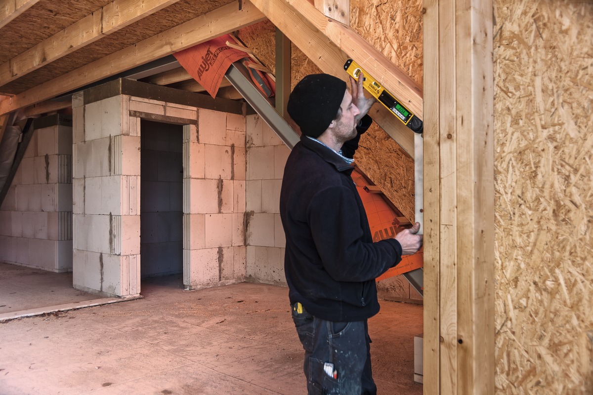 STABILA Elektronischer Winkelmesser TECH 700 DA, 45 cm, 1 Digital-Display, Messbereich: 0° – 270°, Anzeige-Modus: Grad, 1 Horizontal-Libelle, 1 Vertikal-Libelle, Schutzklasse IP 54, Tasche